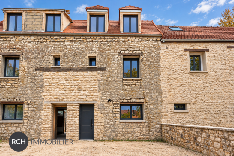 Photos du bien : Beynes – Maison de ville en pierre entièrement rénovée avec terrasse et jardin
