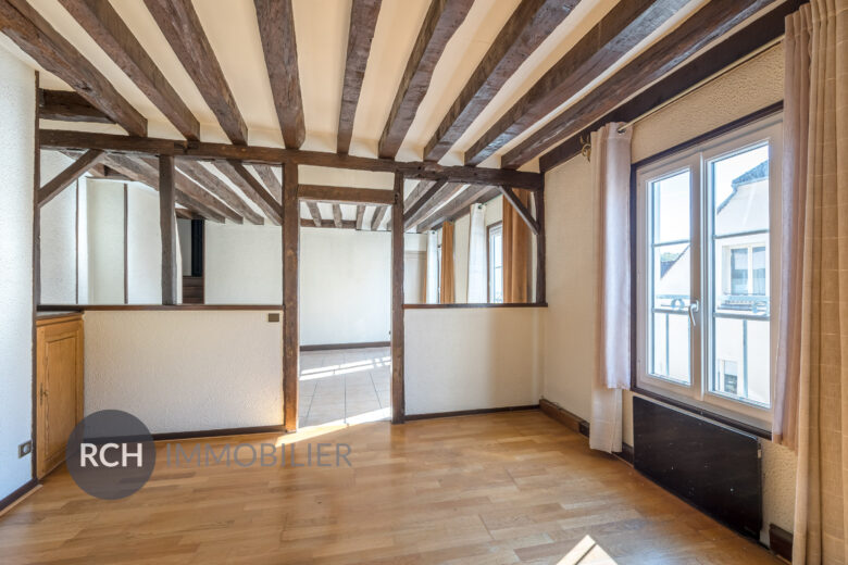 Photos du bien : Montfort-l&rsquo;Amaury – Bel appartement lumineux situé au dernier étage