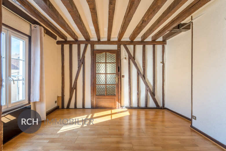Photos du bien : Montfort-l&rsquo;Amaury – Bel appartement lumineux situé au dernier étage
