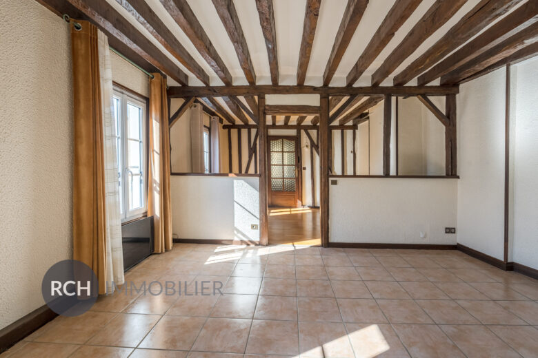 Photos du bien : Montfort-l&rsquo;Amaury – Bel appartement lumineux situé au dernier étage