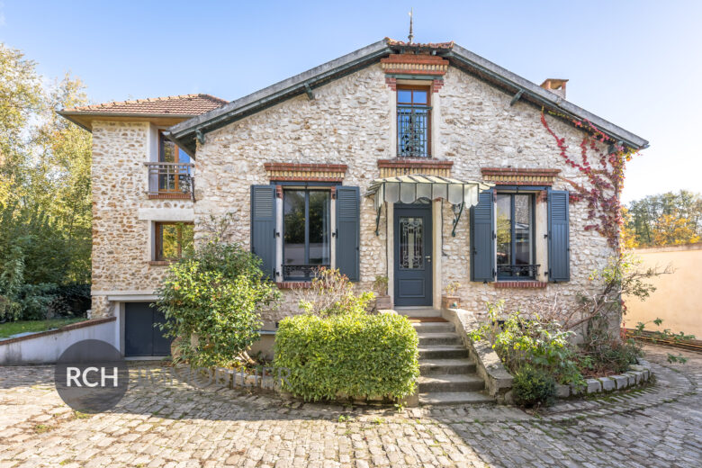 Photos du bien : Neauphle-le-Vieux – Charmante maison en pierre dans un écrin de tranquillité