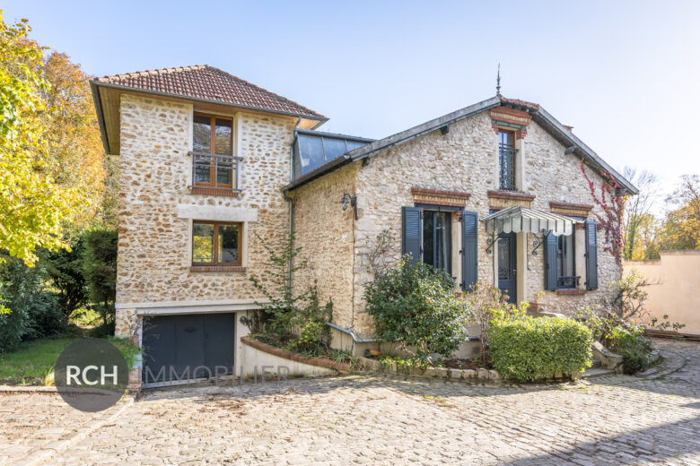 Photos du bien : Neauphle-le-Vieux – Charmante maison en pierre dans un écrin de tranquillité