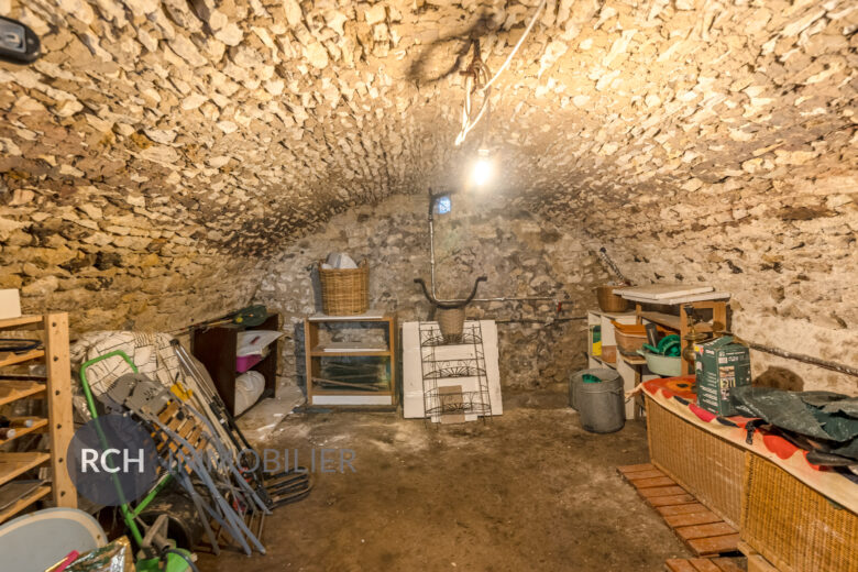 Photos du bien : Saint-Ouen-Marchefroy – Authentique longère au charme intemporel dans un environnement préservé